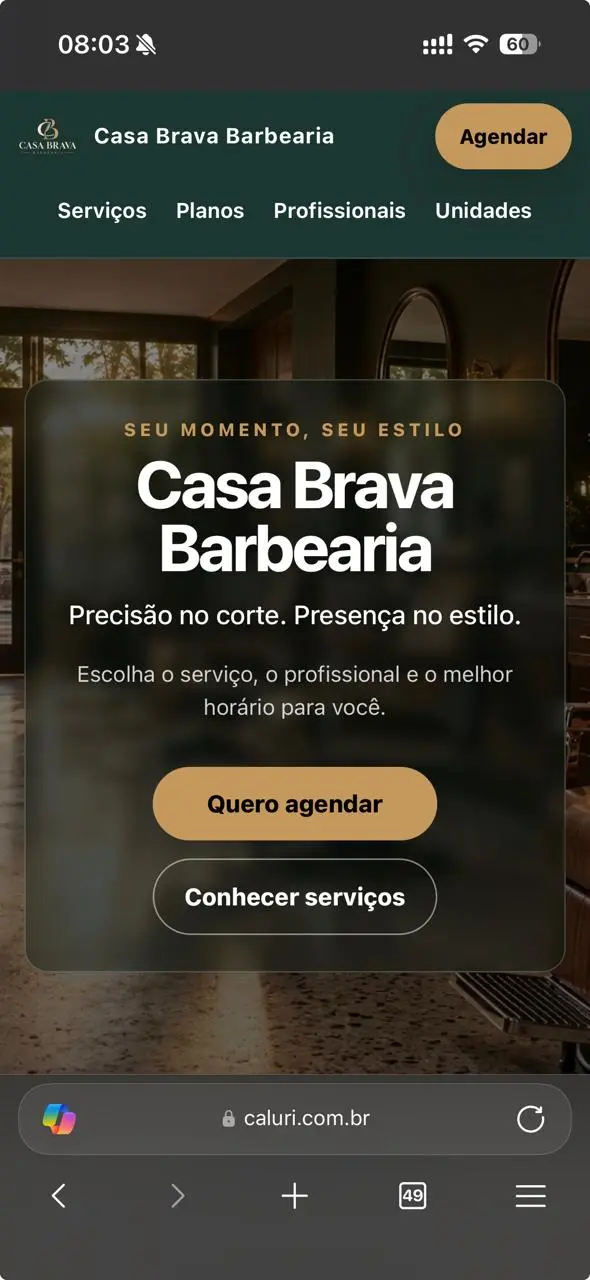 Página personalizada do negócio no celular, com sua marca e convite para agendar.